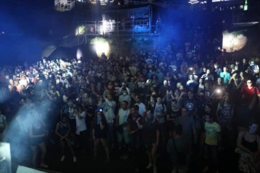 OGLASILI SE IZ HITNE POMOĆI: Laž da je na Exitu primljeno 100 mladih zbog droge