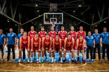 PUKLA STOTKA: Mladi košarkaši Srbije pobedom startovali EP