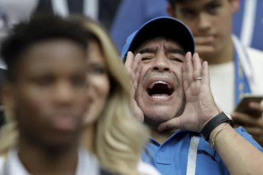 MARADONA PRETIO SUDIJI!