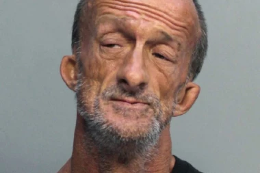 BIZARNO! Beskućnik izbo mladića makazama IAKO NEMA RUKE!