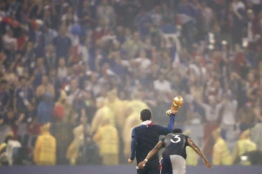 (VIDEO) Pogledajte žurku, ovaj, konferenciju Francuza