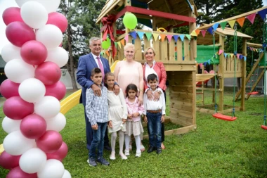 MK GROUP POKLONILA DEČJE IGRALIŠTE MALIŠANIMA