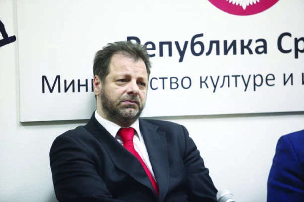 ČAST JE ODBITI NINOVU NAGRADU! Cenjeni književnici o odluci Gatalice da odustane od trke za nekad prestižno priznanje