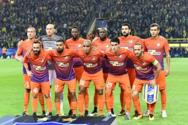 Ispade APOEL, Zvezdi se otvara put do 3. kola!