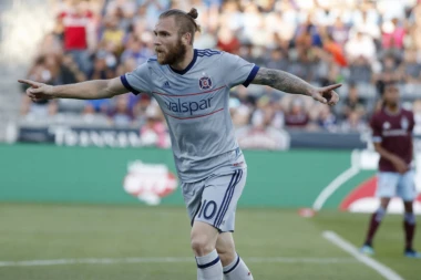 (VIDEO) Katai dominirao na terenu, pa proslavio pobedu sa "srpskim zetom" i Anom!