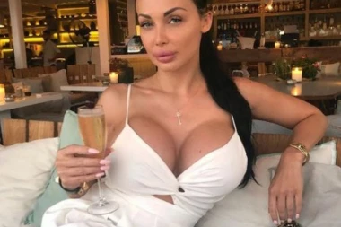 PORNIĆARKA SE UPROPASTILA: Stavila slikone u zadnjicu, ona se totalno IZDEFORMISALA