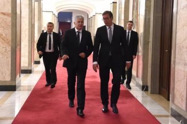 (FOTO) SASTANAK VUČIĆA I ČOVIĆA NA ADRIĆEVOM VENCU