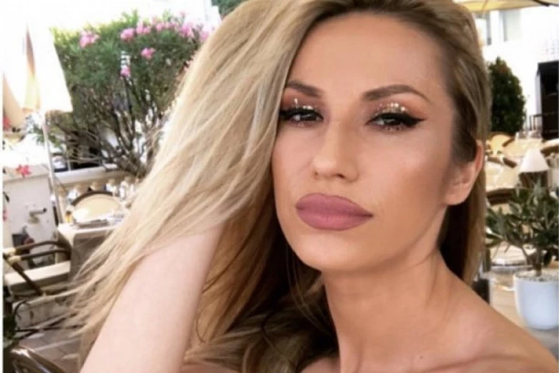 (FOTO) UNUK POKOJNE PEVAČKE LEGENDE BACIO OKO NA RADU: Svi ŽELJNO iščekuju njen odgovor!