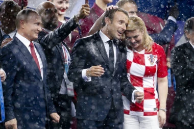 (VIDEO) CEO SVET GLEDAO MOKRE SI*E KOLINDE: Hit izjava hrvatskog blogera podsetila na adute bivše predsednice "njihove lijepe"