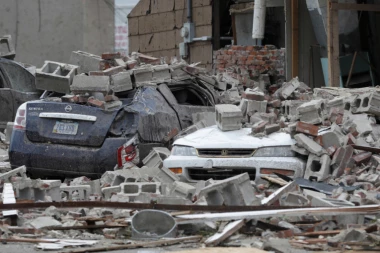 (FOTO,VIDEO) TORNADO IZ VEDRA NEBA! Leteli krovovi, rušili se zidovi