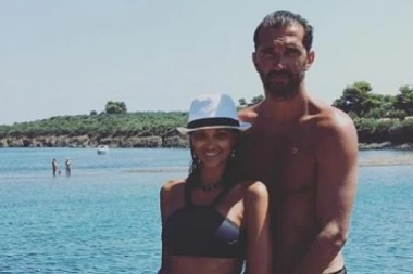 SEKS BOMBA U PETOJ DECENIJI:  Zbog golišave fotke žene Peđe Stojakovića PAO Instagram!