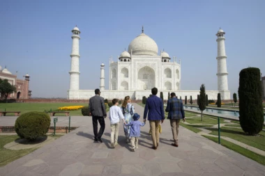 INDIJA UNIŠTAVA TADŽ MAHAL?!