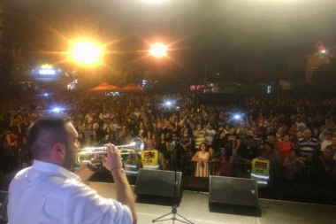 (FOTO,VIDEO) DEKI PETROVIĆ OTVORIO PRVI VRANJSKI FESTIVAL PIVA