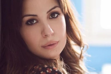 PRELEPA GLUMICA U DRUGOM STANJU!