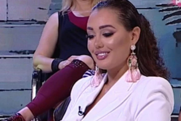 STARLETA SE ZAIGRALA U FOTOŠOPU, PLJUŠTE NEGATIVNI KOMENTARI: Ana Korać opet ŠOKIRALA!