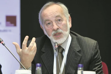 Evo zašto je službenica TUŽILA DIREKTORA KOMORE!