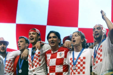 Ustaše ne prestaju sa ludovanjem: TOMPSON PEVA ANTI-SRPSKE PESME NA DALIĆEVOM DOČEKU!