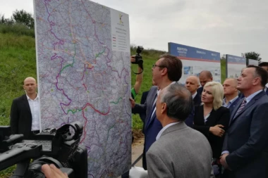 (FOTO, VIDEO) Vučić obišao radove na obilaznici oko Beograda