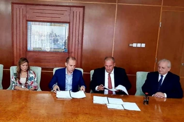 POČETAK NOVE ETAPE U RAZVOJU SPSKOG ZDRAVSTVA: Potpisan Ugovor o izgradnji Kliničkog centra Srbije!