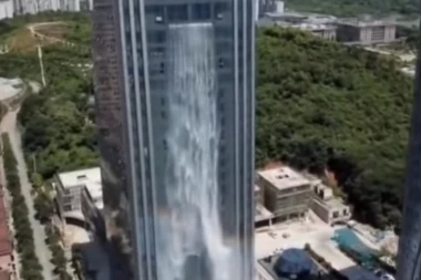 (VIDEO) NEBODER IZ KOJEG PLJUŠTI VODOPAD!