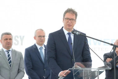 POLOŽEN KAMEN TEMELJAC ZA NOVU FABRIKU! Vučić: Prethodni su samo obećavali - mi GRADIMO!