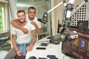 ON ĆE BITI PONOSAN: Momci iz Magla benda obradili pesmu proslavljenog pevača!