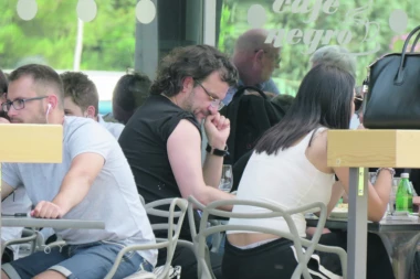 TOTALNI HIT: LUKAS FURA DVE RIBE!