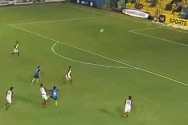 (VIDEO) ČUDESNI POGODAK: Slabovidi fudbaler postigao GOL koji se ne viđa često!