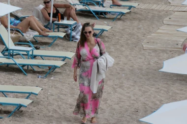 BEBA U STOMAKU, MUZIKA U GLAVI: Goga nam novu pesmu pravi!