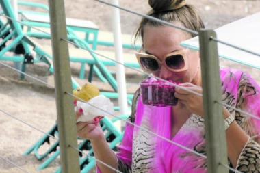 GOGA PRESTAJE DA PEVA!