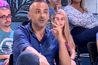 DUŠKO U RAJU: Okružen ženama!