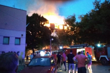 Dan posle požara u Niškoj Banji: KROV HOTELA NESTAO U VATRENOJ STIHIJI i danas vatrogasci na terenu!