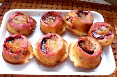 PRAVO OSVEŽENJE: Brzi mafini sa šljivama