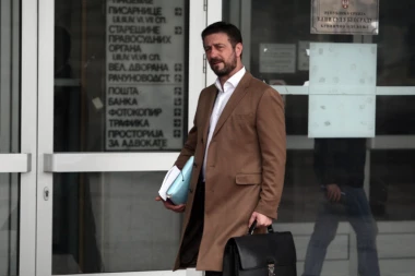 OTKRIVAMO! ISPRED RESTORANA NOVAK UBIJEN ADVOKAT LUKE BOJOVIĆA, NJEGOV SIN RANJEN!