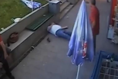 Čovek koji je BRUTALNO NOKAUTIRAN ispred prodavnice na Voždovcu već ČETIRI DANA u Urgentnom