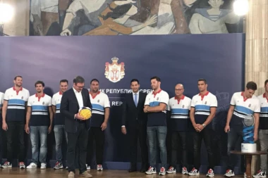 PRIJEM ŠAMPIONA - Vučić: Vi ste ponos srpskog roda! Pokrićemo bazen, biće više novca za vaterpolo