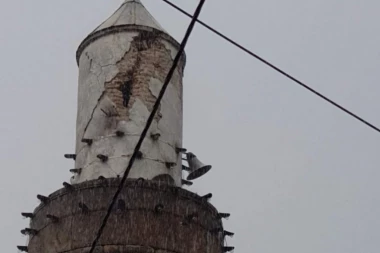 (FOTO) GROM UDARIO U DŽAMIJU U NOVOM PAZARU NA OGNJENU MARIJU!