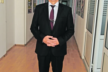 (VIDEO) Gromoglasan aplauz! Pogledajte kako su studenti dočekali profesora Đurovića