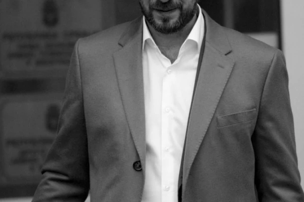 NOVI DETALJI O VEZAMA MAFIJAŠKOG BOSA SA MUP: Šef iz policije pratio advokata pre ubistva! ČITAJTE U SRPSKOM TELEGRAFU!