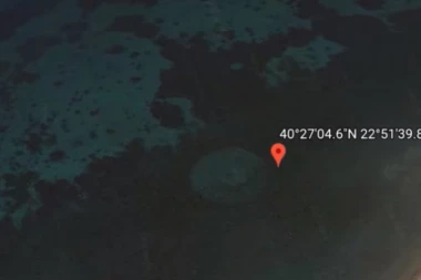 (VIDEO) MISTERIOZNI OBJEKAT: Ceo svet se pita šta je ovo u blizini grčke obale?