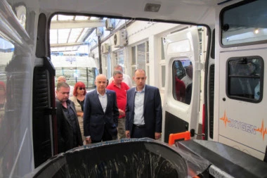 Radojičić i Lončar uručili DESET NOVIH VOZILA urgentnoj medicini