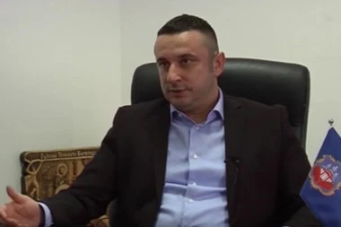 KAMENOVANJE U GRAČANICI: Ovo nije prvi put! Gađali deo škole gde su srpska deca, šalju jasan signal o OPSTANKU!