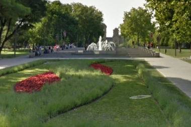 (FOTO) Pukla ljuljaška u Tašmajdanskom parku: Jednoj devojčici polomljena ruka, druga povredila kičmu