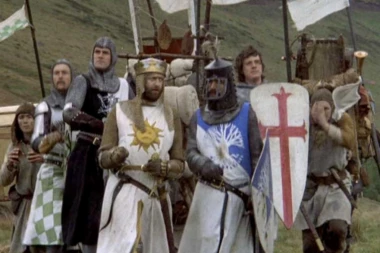 PAJTONOVCE ZABRANJIVALI ZBOG POLITIKE