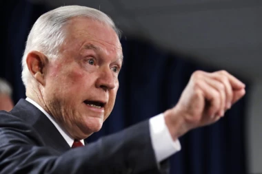 Trese se Bela kuća: Državni tužilac Sešns podneo ostavku