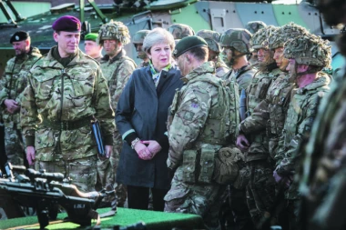 ENGLEZI PRETE: AKO PODELITE KOSOVO, IZGUBIĆETE VOJVODINU I SANDŽAK!