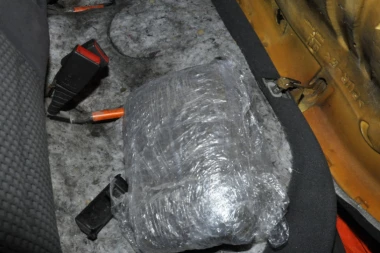 KOD KRALJEVA PAO JOŠ JEDAN DILER: Uhapšen sa 18 kilograma marihuane!