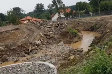NEVREME NAPRAVILO HAOS: Obustavljen saobraćaj na putu Grocka-Brestovik