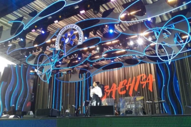 SLAVJANSKI BAZAR: Sa Vaengom na srpskom "Hriste Bože" u čast Kosova pevao Vitebsk