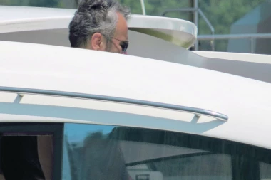 Dejo kapetan na belu lađu!